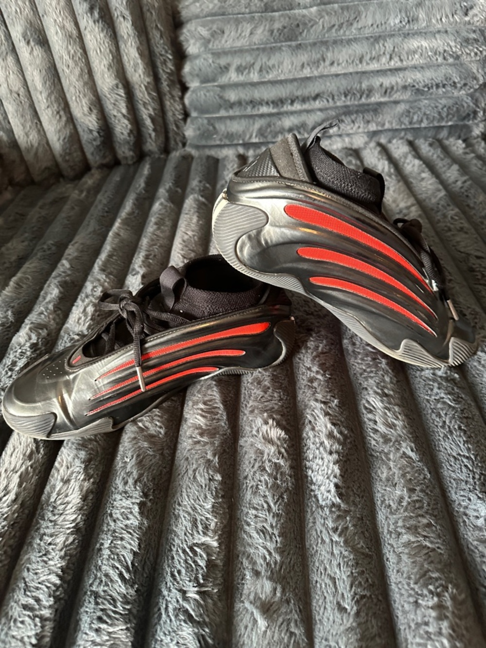 Black and red Hardens basketsball shoe
